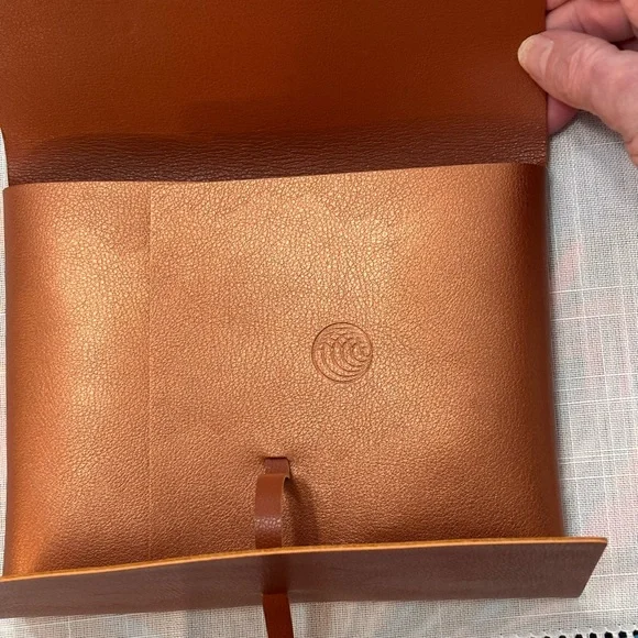 Augustinus Bader Leather Travel Pouch/ wrap clutch. New - Picture 9 of 11